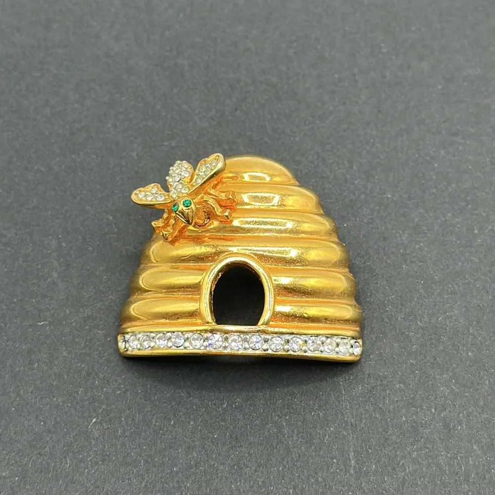 1980's Joan Rivers Gold Plated‎ Bee Hive Brooch